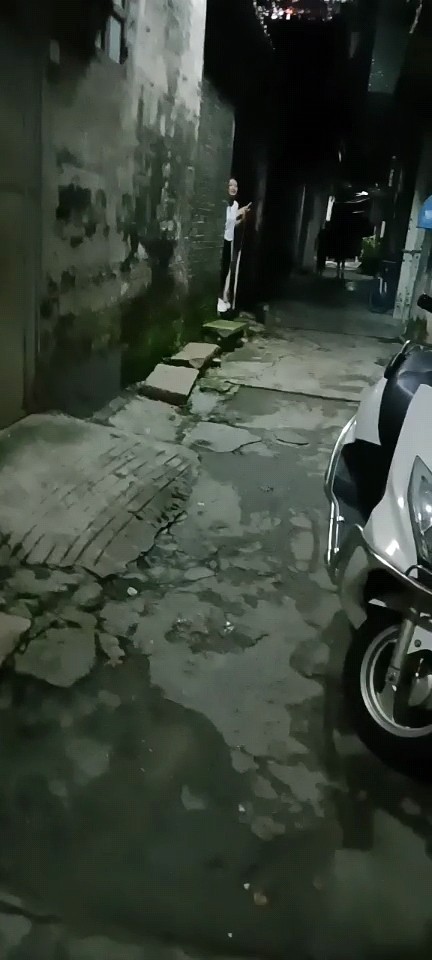 994814_Z69MSM6FDNYMVC4.jpg
